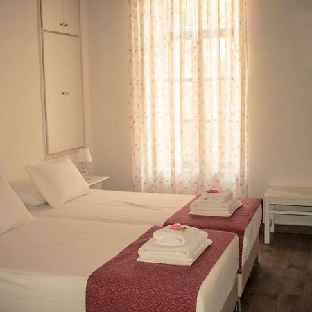 Kleanthe Hotel Chalki Town Exterior photo