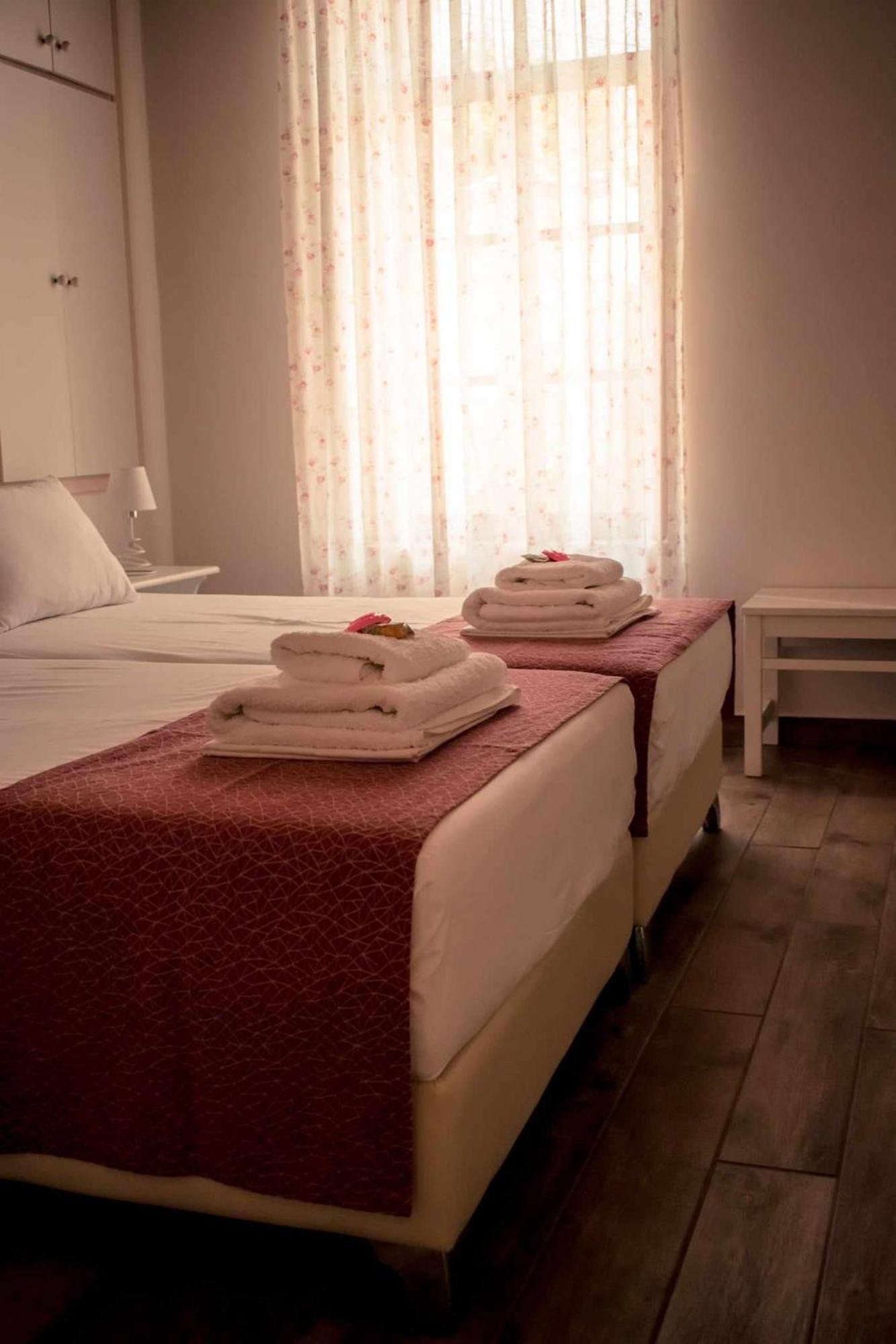 Kleanthe Hotel Chalki Town Exterior photo